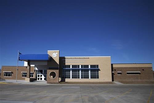 Outdoor photo of Shoemaker Elementary School